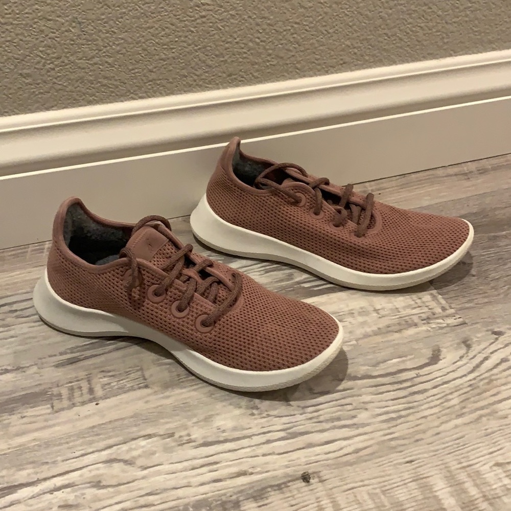 Tree runners light Red color